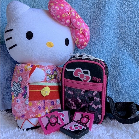 Hello Kitty Other - NINTENDO DS HELLO KITTY TRAVEL CASE